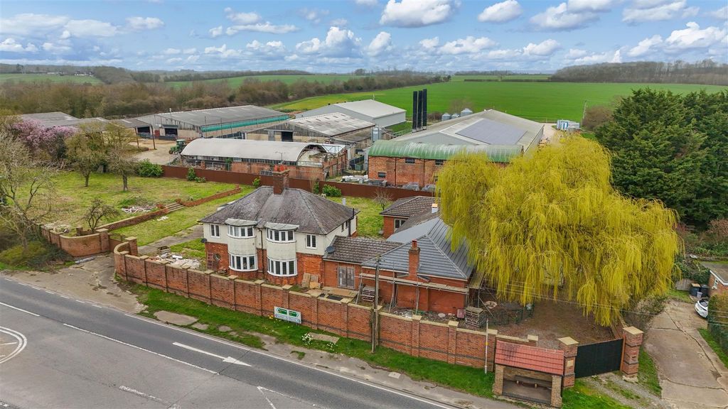 Property photo 2 of 32