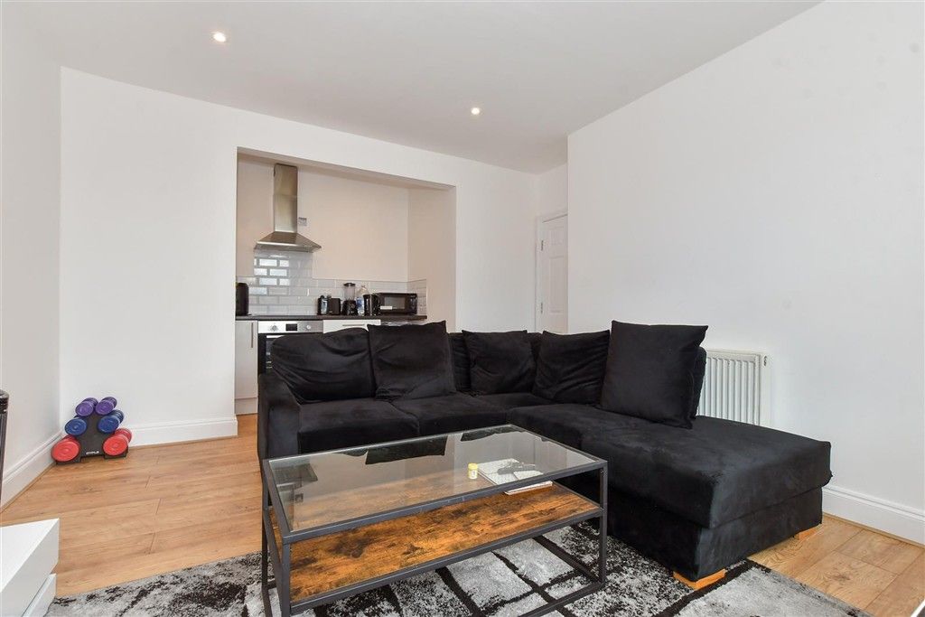 Property photo 1 of 10 Lounge/Kitchen