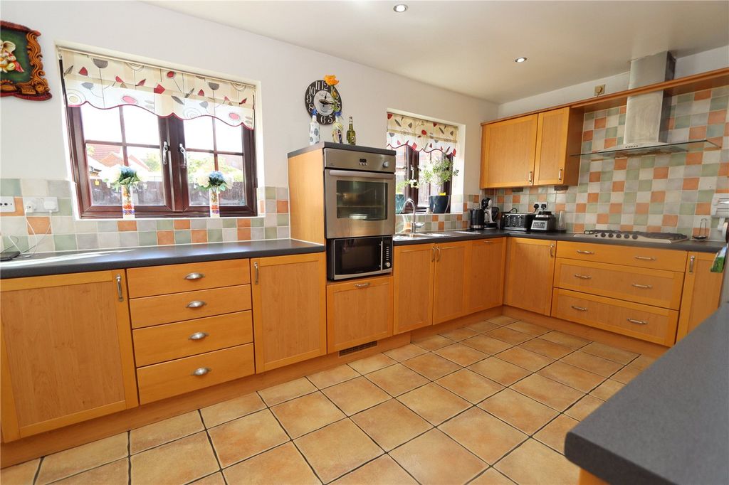 Property photo 3 of 16 Picture No. 06