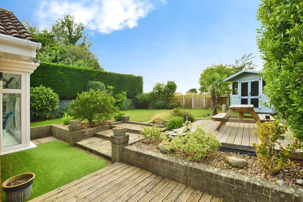 Property photo 2 of 17 Garden