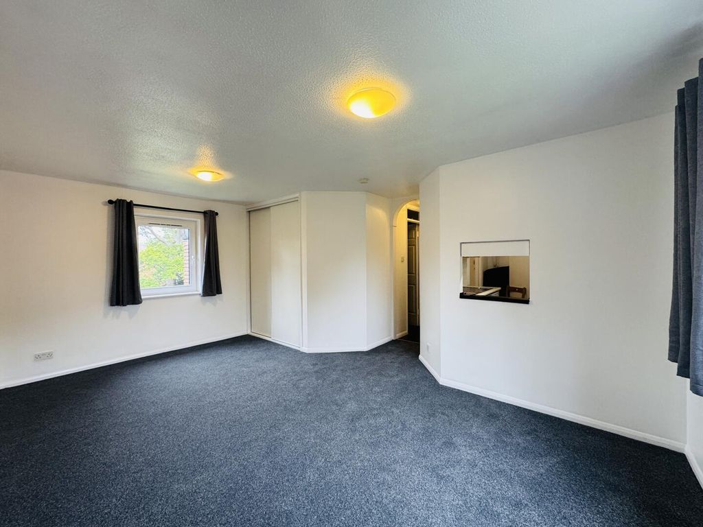Property photo 3 of 5 Bedroom