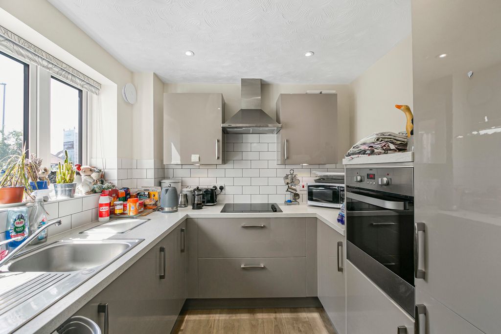 Property photo 3 of 20 Kitchen