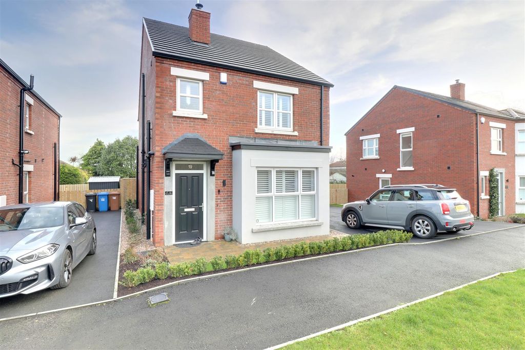 Property photo 1 of 19 Entrance