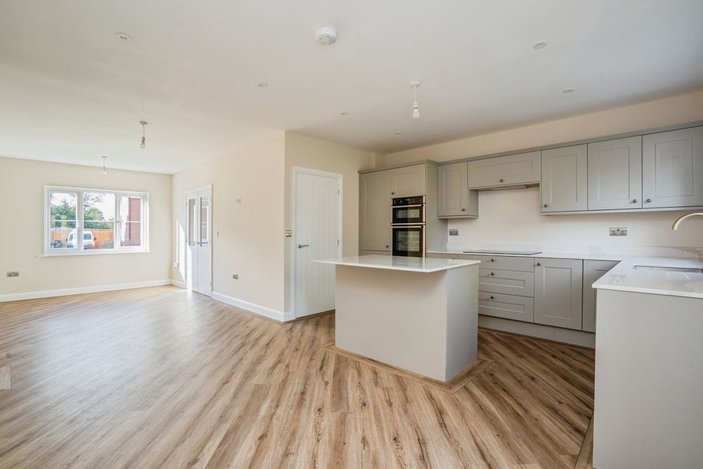 Property photo 2 of 19 Pbox-Img.Jpg