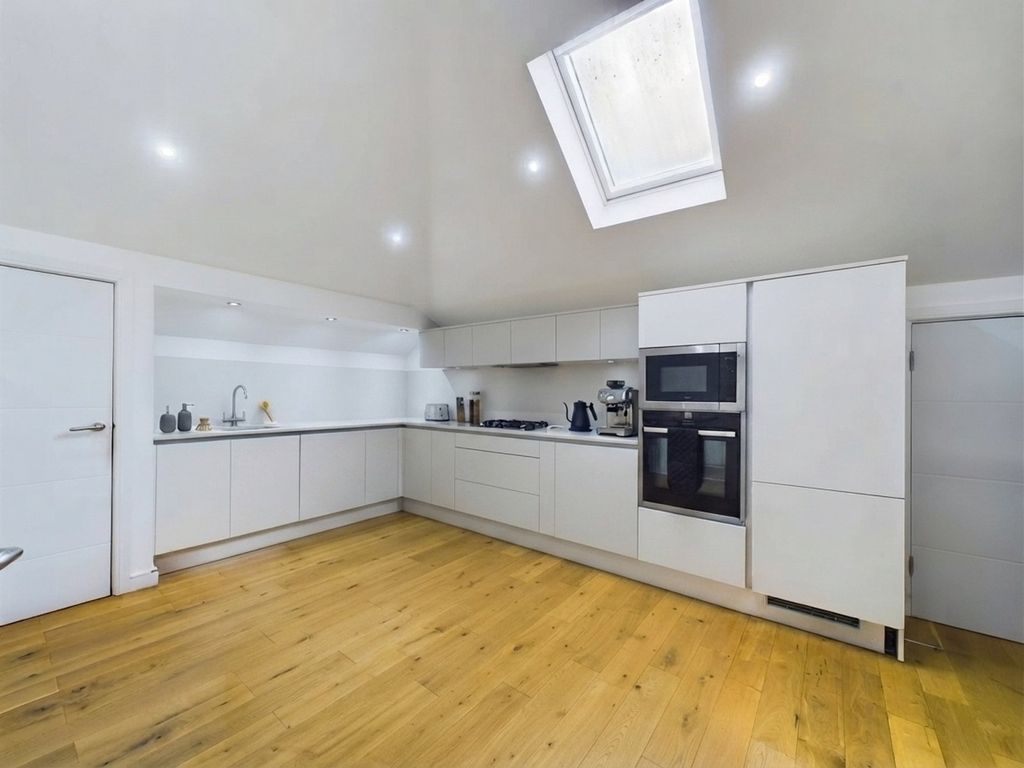 Property photo 2 of 7 Picture No. 13