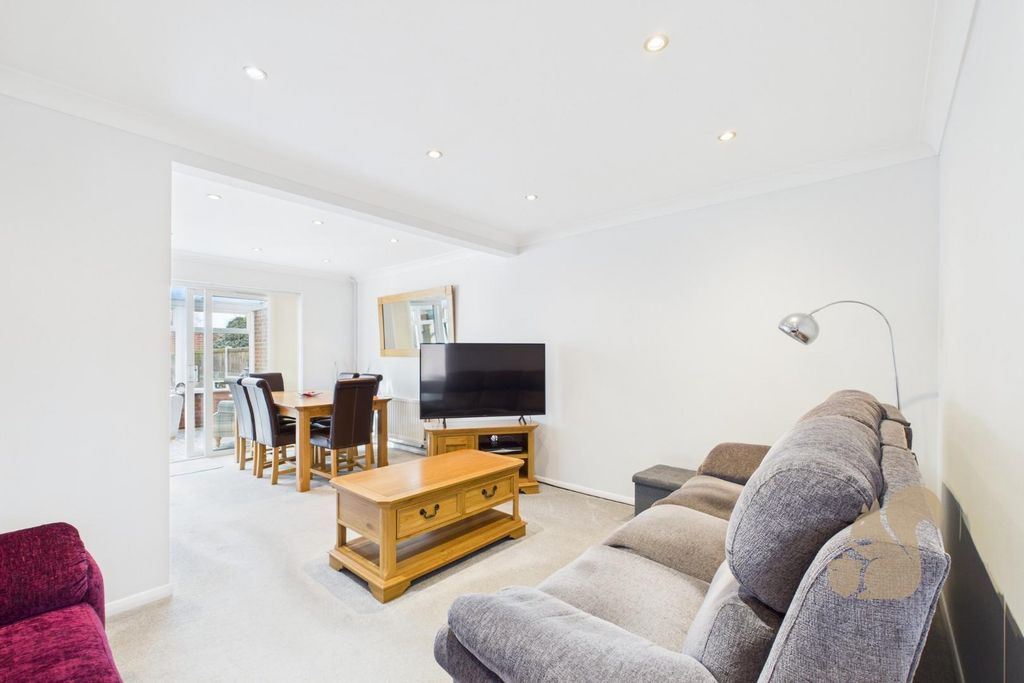 Property photo 3 of 22 Cam01659G0-Pr0712-Still011.Jpg