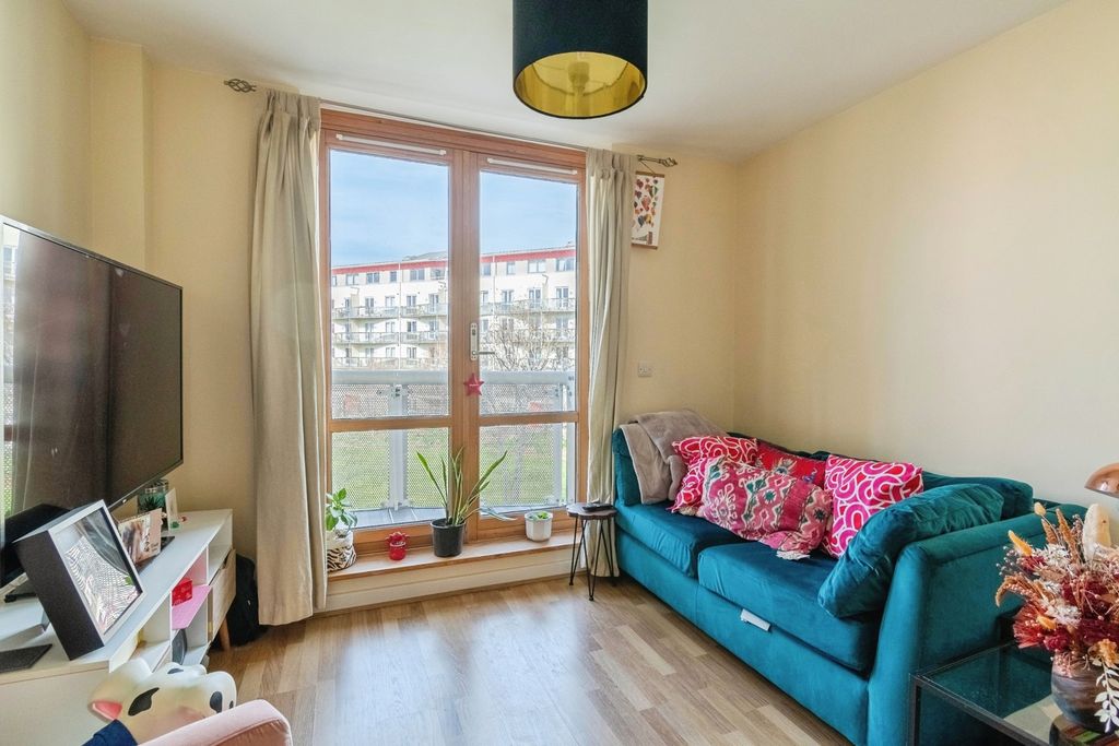 Property photo 2 of 11 Pbox-Img.Jpg