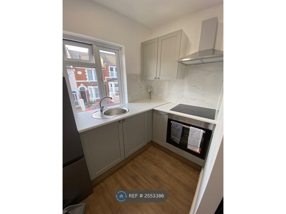 Property photo 3 of 4 Studio Kitchen