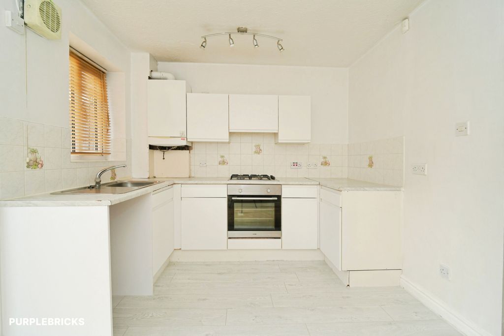 Property photo 2 of 17