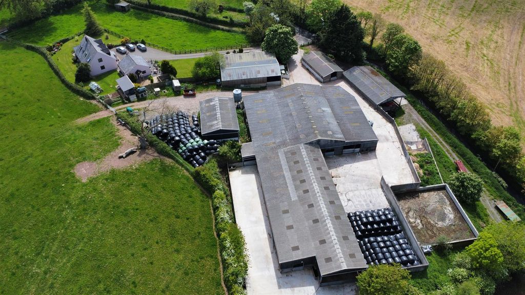 Property photo 2 of 57 Farm Buildings