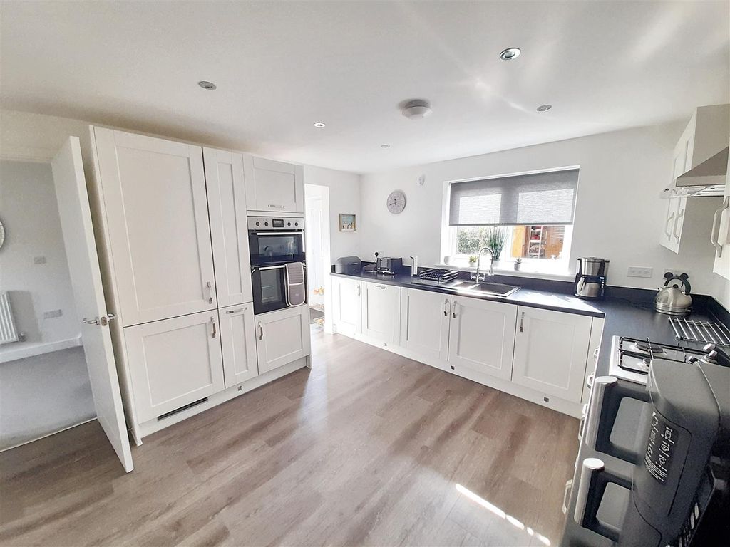 Property photo 3 of 24 Kitchen / Dining Room