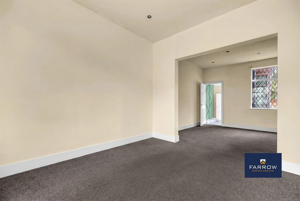 Property photo 2 of 18 Lounge / Diner