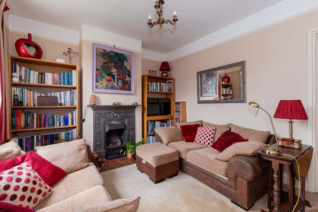 Property photo 2 of 9