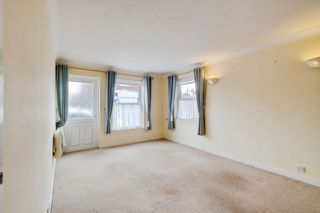Property photo 2 of 10 Lounge