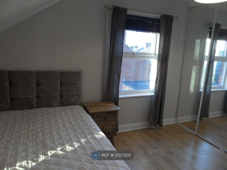Property photo 1 of 10 Light And Airy