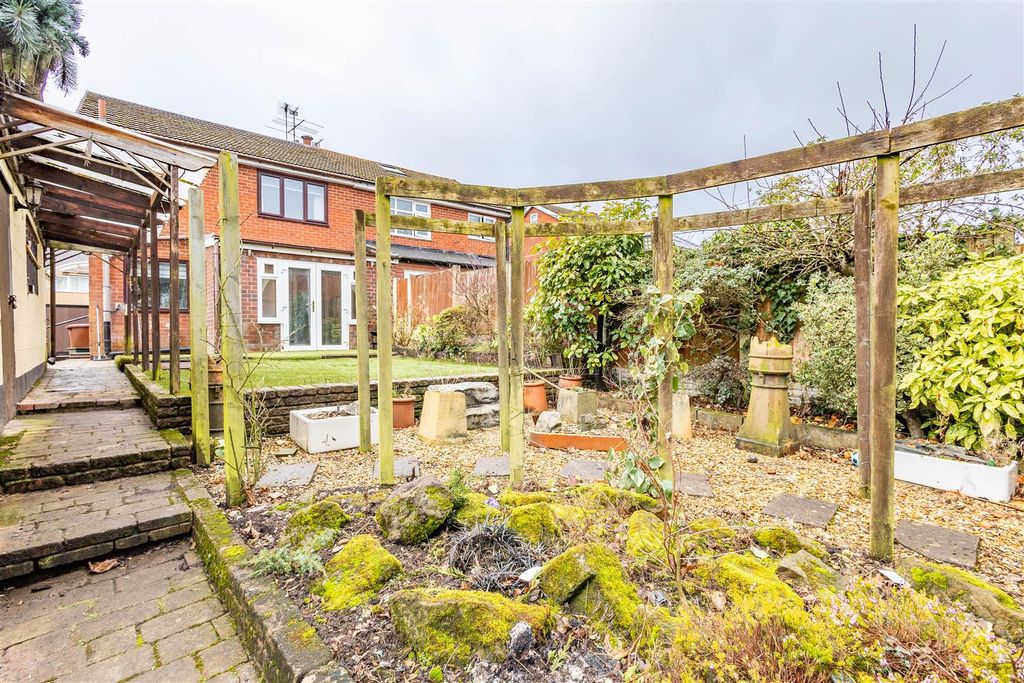 Property photo 3 of 21 Garden