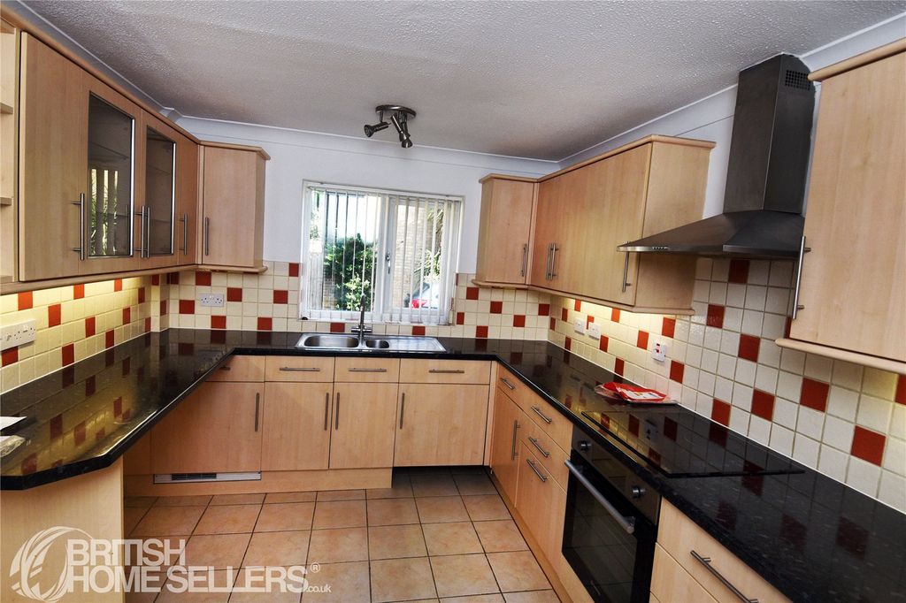 Property photo 2 of 14 Picture No. 11