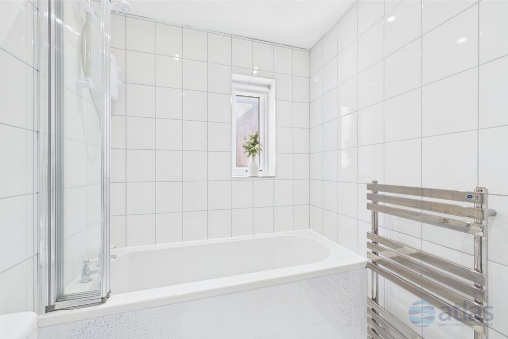 Property photo 3 of 21 Bathroom