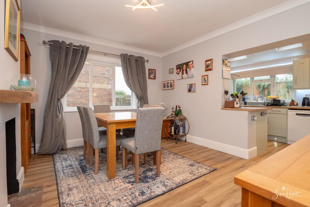 Property photo 3 of 31 Dining Room