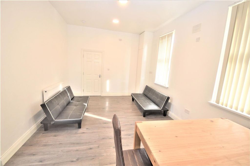 Property photo 2 of 3 Rhodesia Ed E11