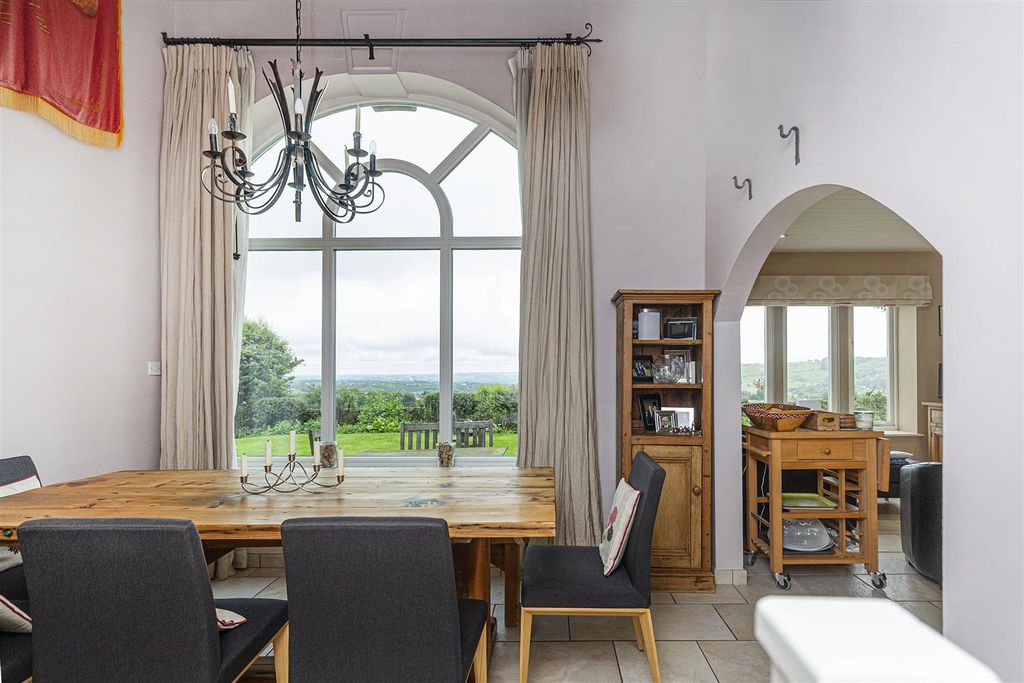 Property photo 2 of 30