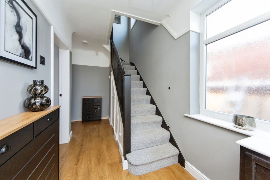 Property photo 3 of 24 Pbox-Img.Jpg