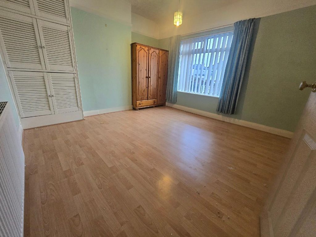 Property photo 2 of 8 Bedroom 1