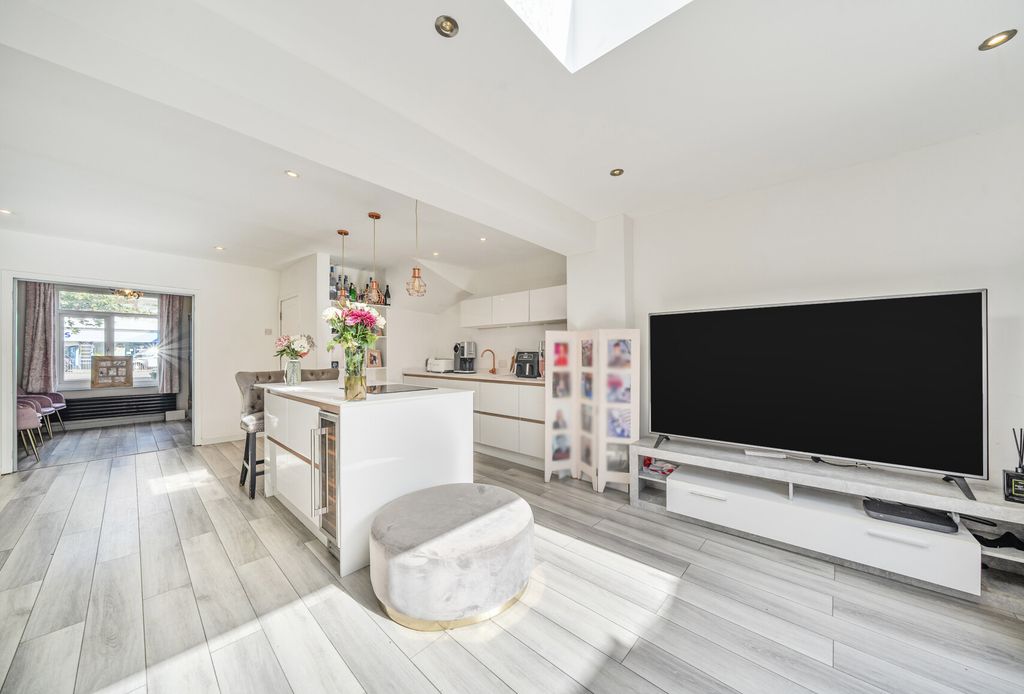 Property photo 2 of 22 1354225-13-68c7Df...