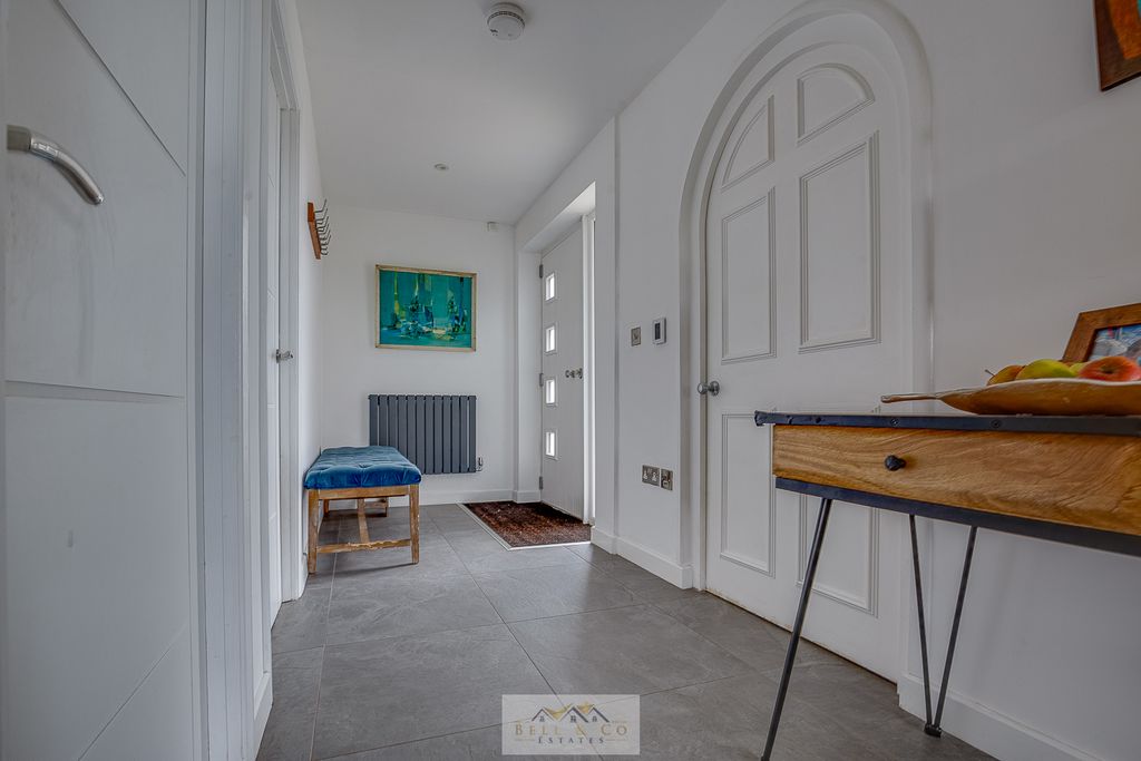 Property photo 3 of 36 Entrance Hall 1.1