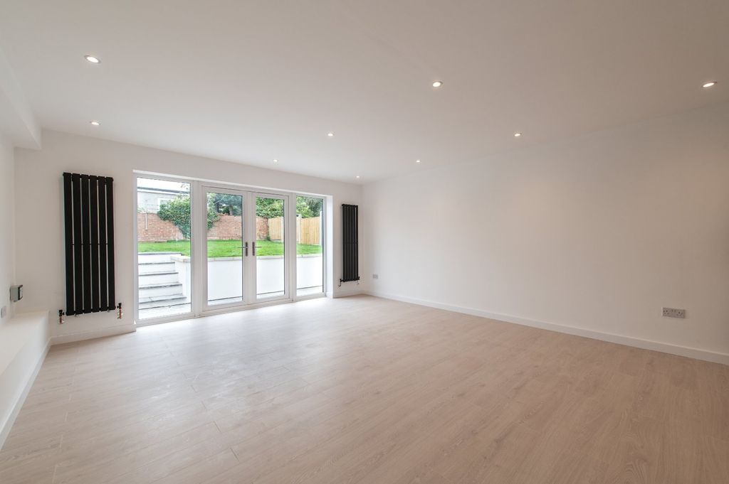 Property photo 3 of 22 Picture No. 06