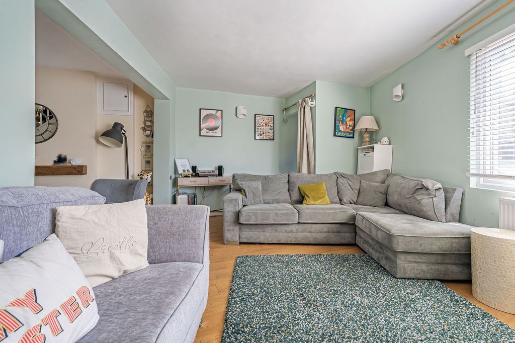 Property photo 3 of 15