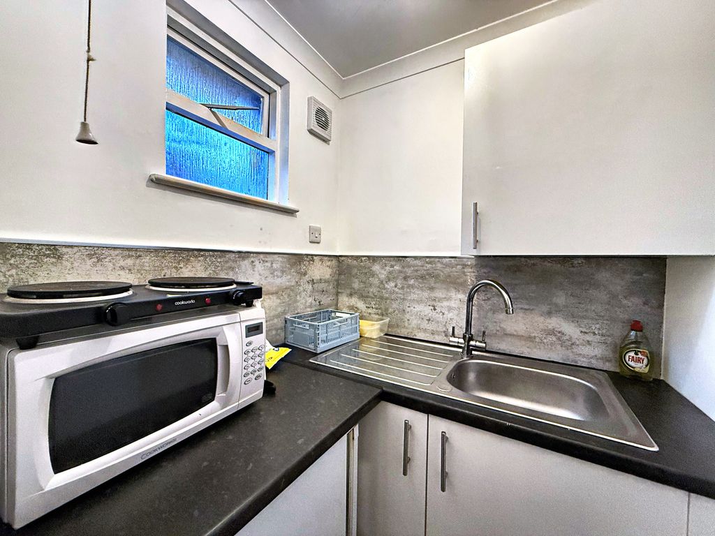 Property photo 3 of 5 Kitchen