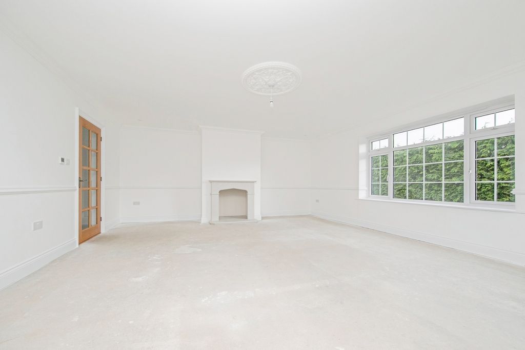 Property photo 3 of 17 Photo