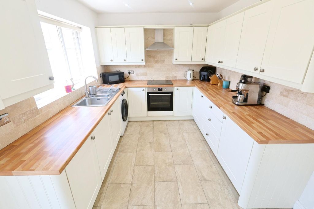 Property photo 3 of 13 Kitchen/Dining Room