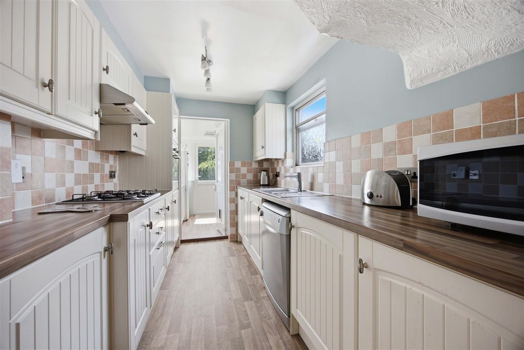 Property photo 3 of 16 Kitchen