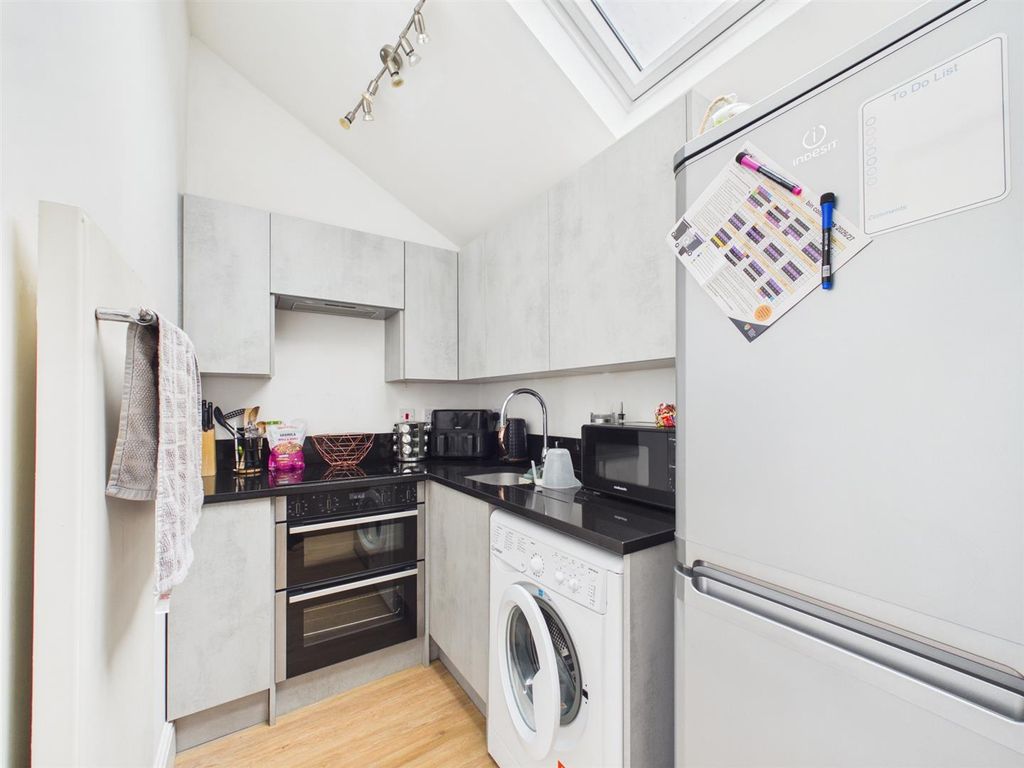 Property photo 3 of 6 Kitchen