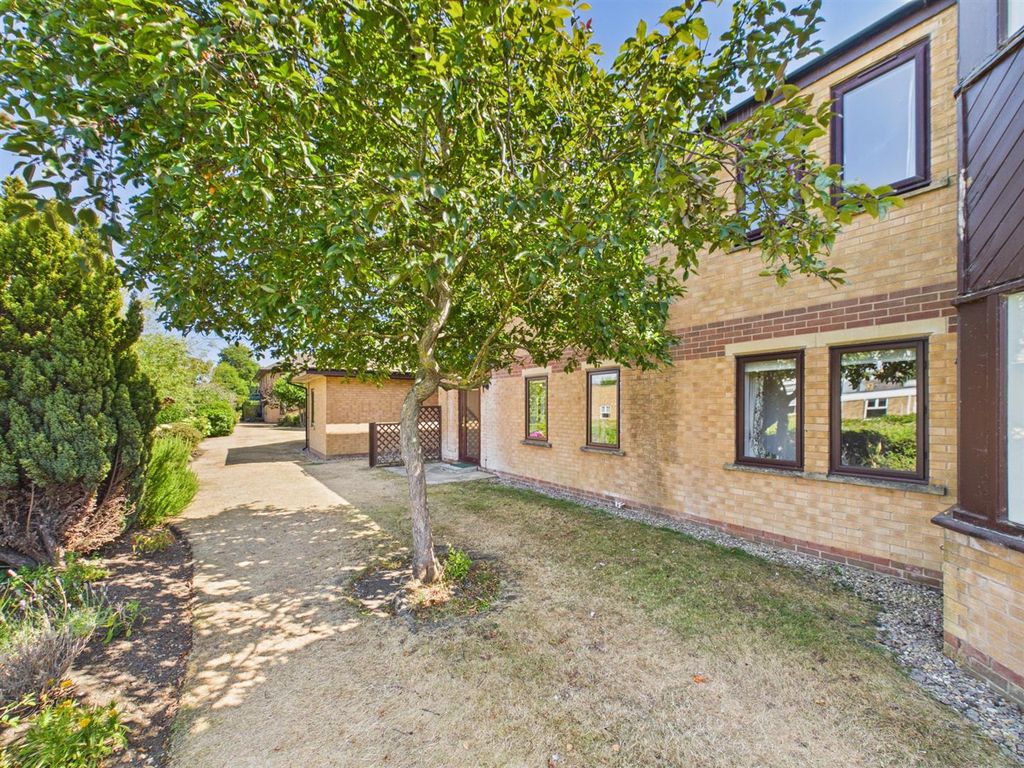 Property photo 2 of 14 Welland Mews, Stamford