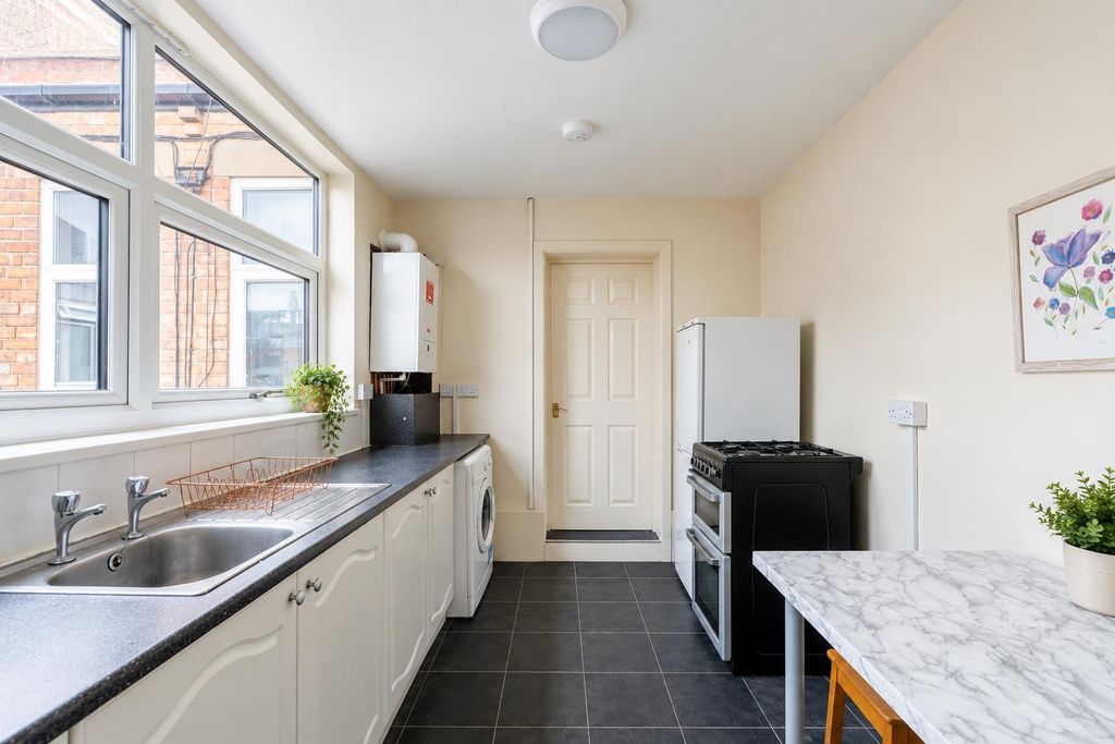 Property photo 1 of 11 Kitchen 22 Lw.Png