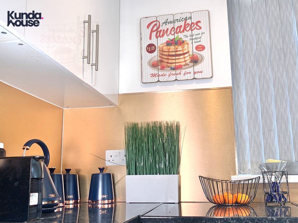 Property photo 3 of 6 Kitchen