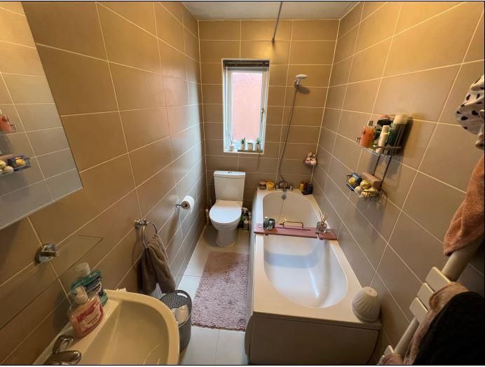 Property photo 3 of 7 Bathroom