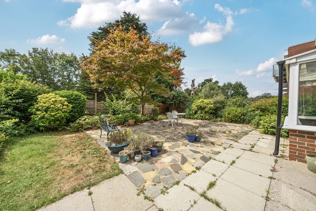 Property photo 2 of 25 Garden
