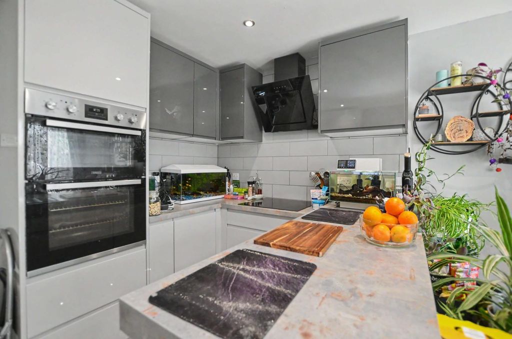 Property photo 2 of 15 Kitchen