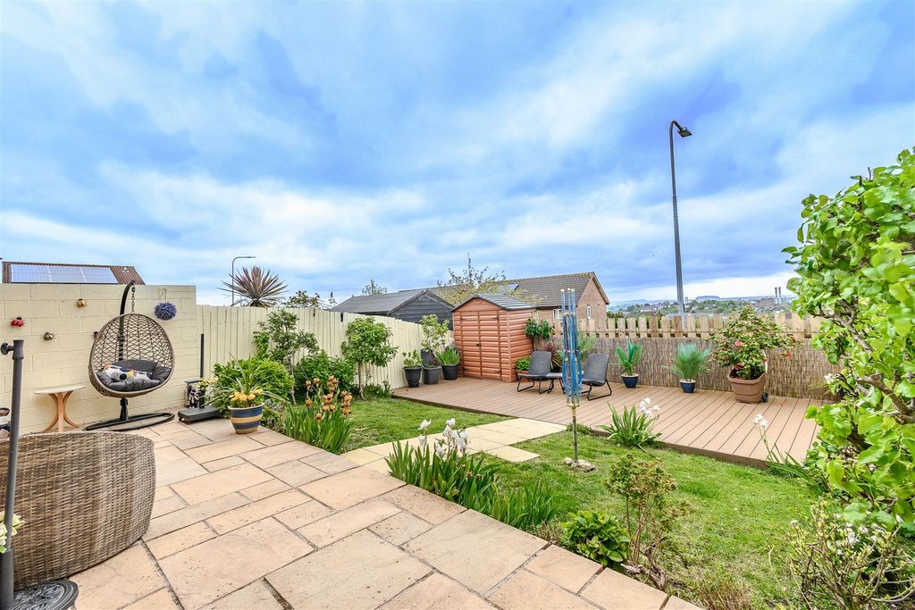 Property photo 2 of 27