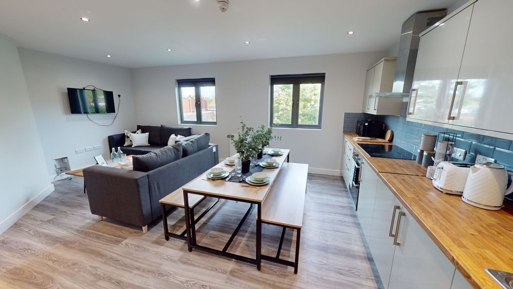 Property photo 1 of 8 Kitchen/Lounge