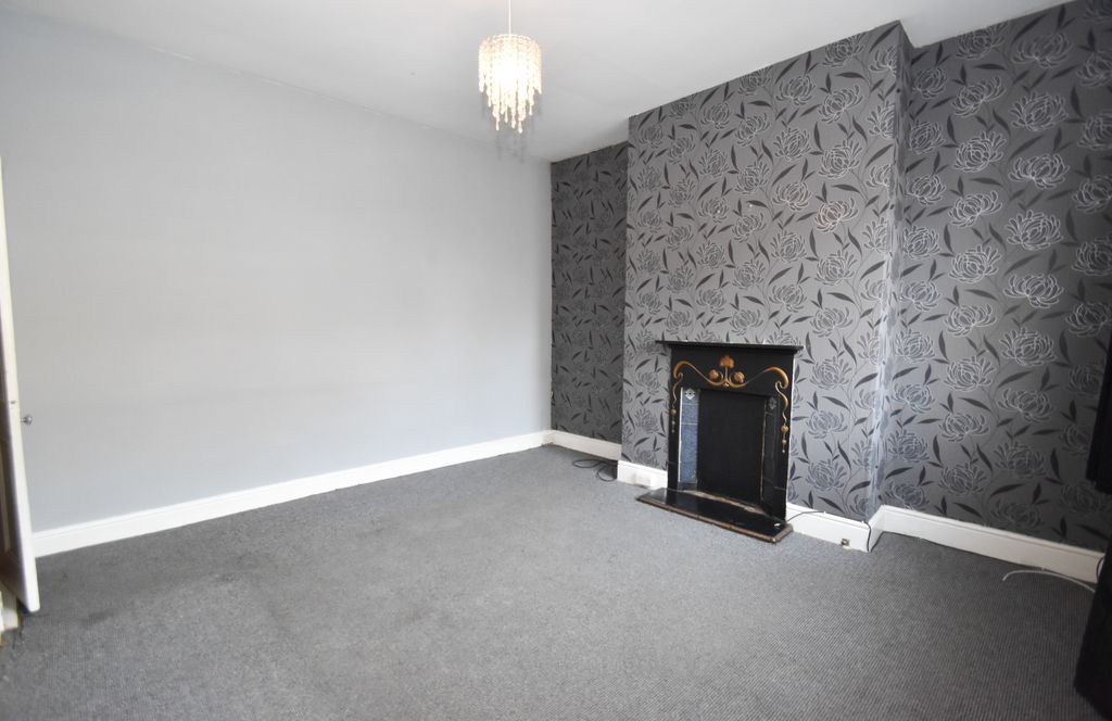 Property photo 3 of 13 Lounge