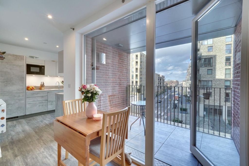 Property photo 1 of 17 Balcony