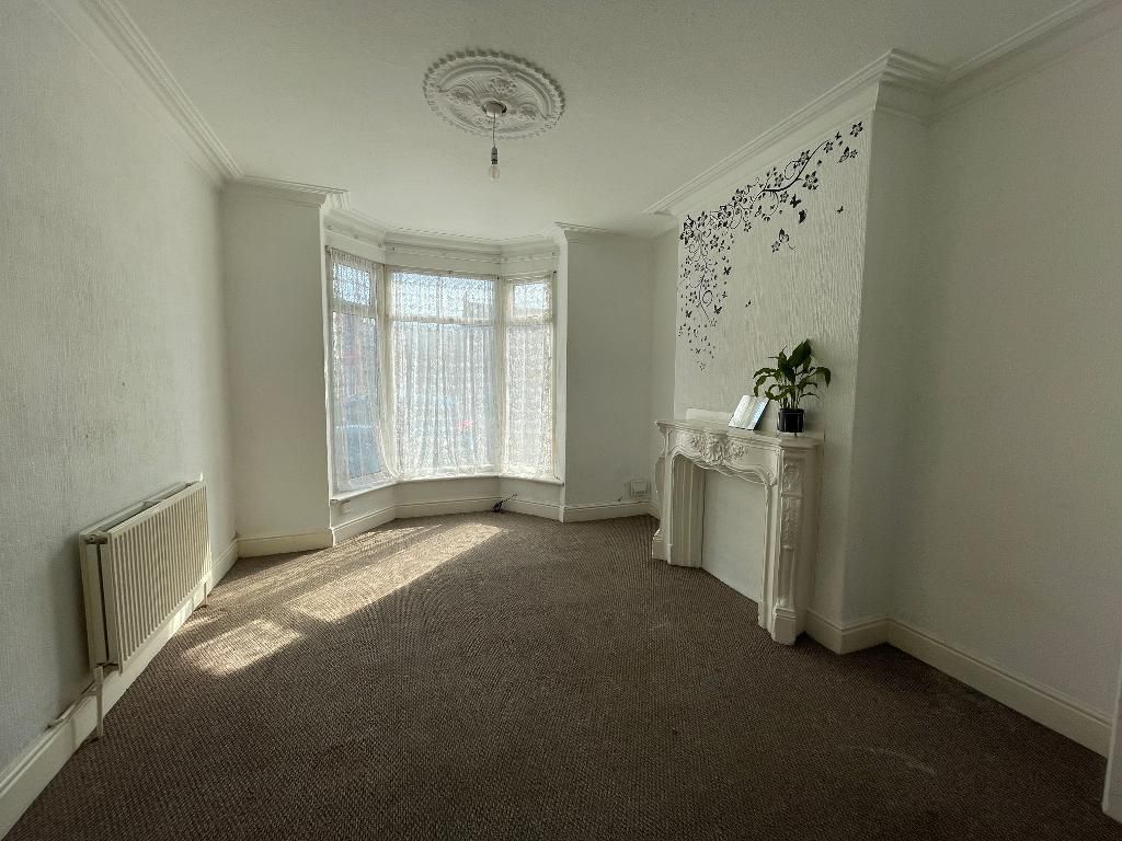 Property photo 3 of 13 Through Lounge