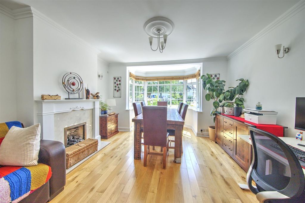 Property photo 3 of 25 Swakeleys Drive (3).Jpg