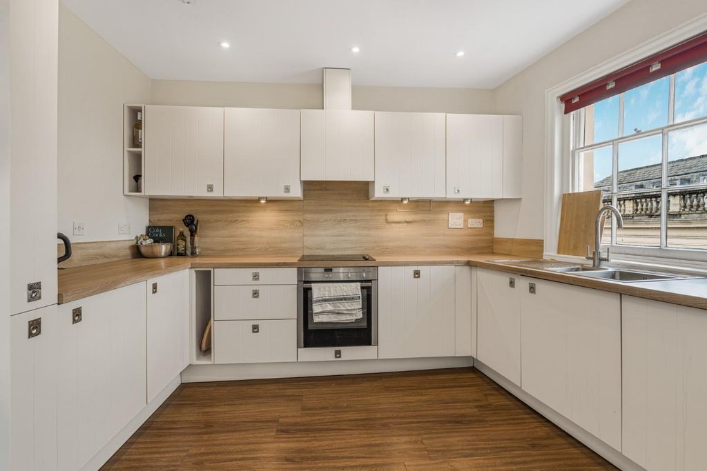 Property photo 2 of 13 Flat 5 99 Promenade-5.Jpg