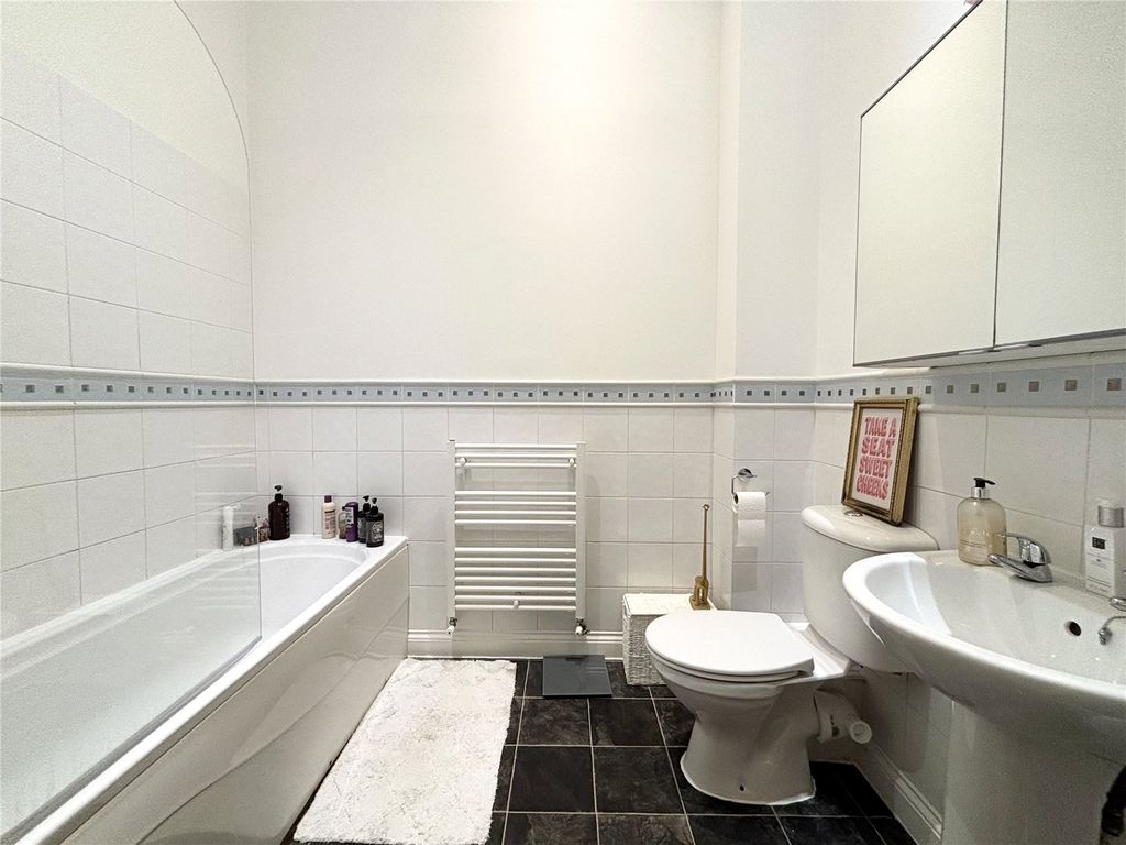 Property photo 2 of 12 Picture No. 17